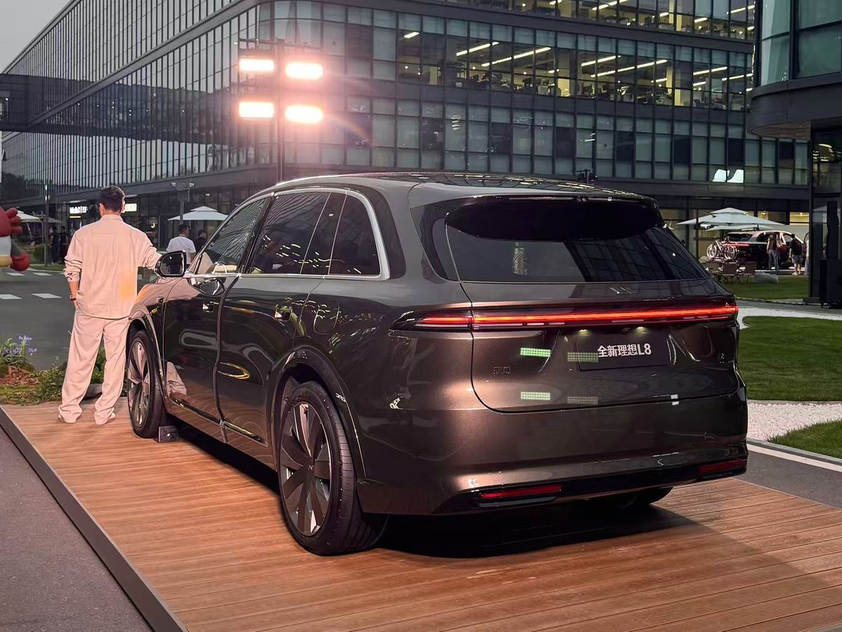 全新 Li Auto L8 공식 출시, 아빠차가 성능과 핸들링에 도전하다-그림8