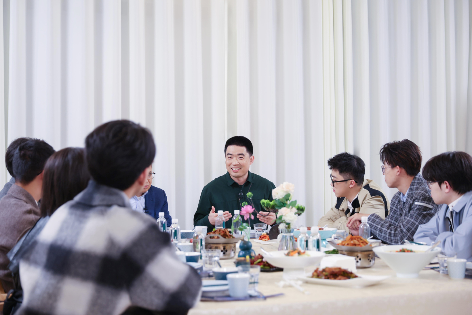 AI를 이야기하는 리샹, 그 뒤에는 균열이?