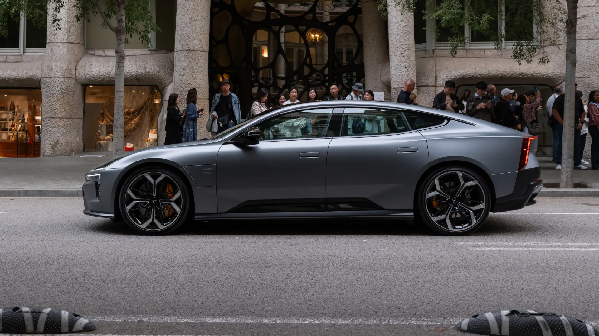 Polestar 5 측면