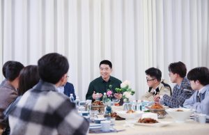 AI를 강의하는 리샹, 그 뒤에는 균열이 있는가?