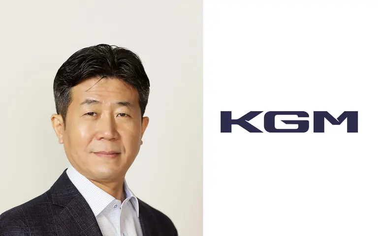 "제23회 자동차의 날" 기념식서 동탑산업훈장을 받은 KGM 황기영 대표이사
