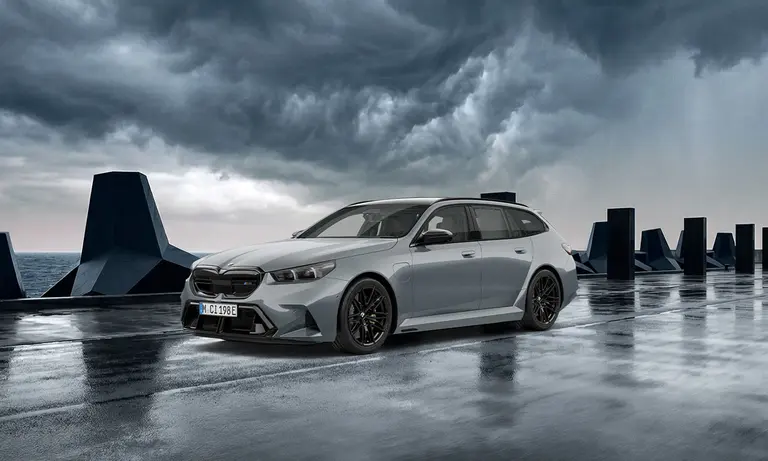 BMW M5 투어링 스톰 베이 에디션