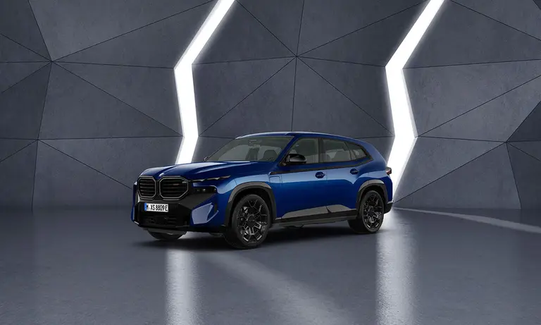 BMW XM 레이블 마리나 베이 블루 에디션