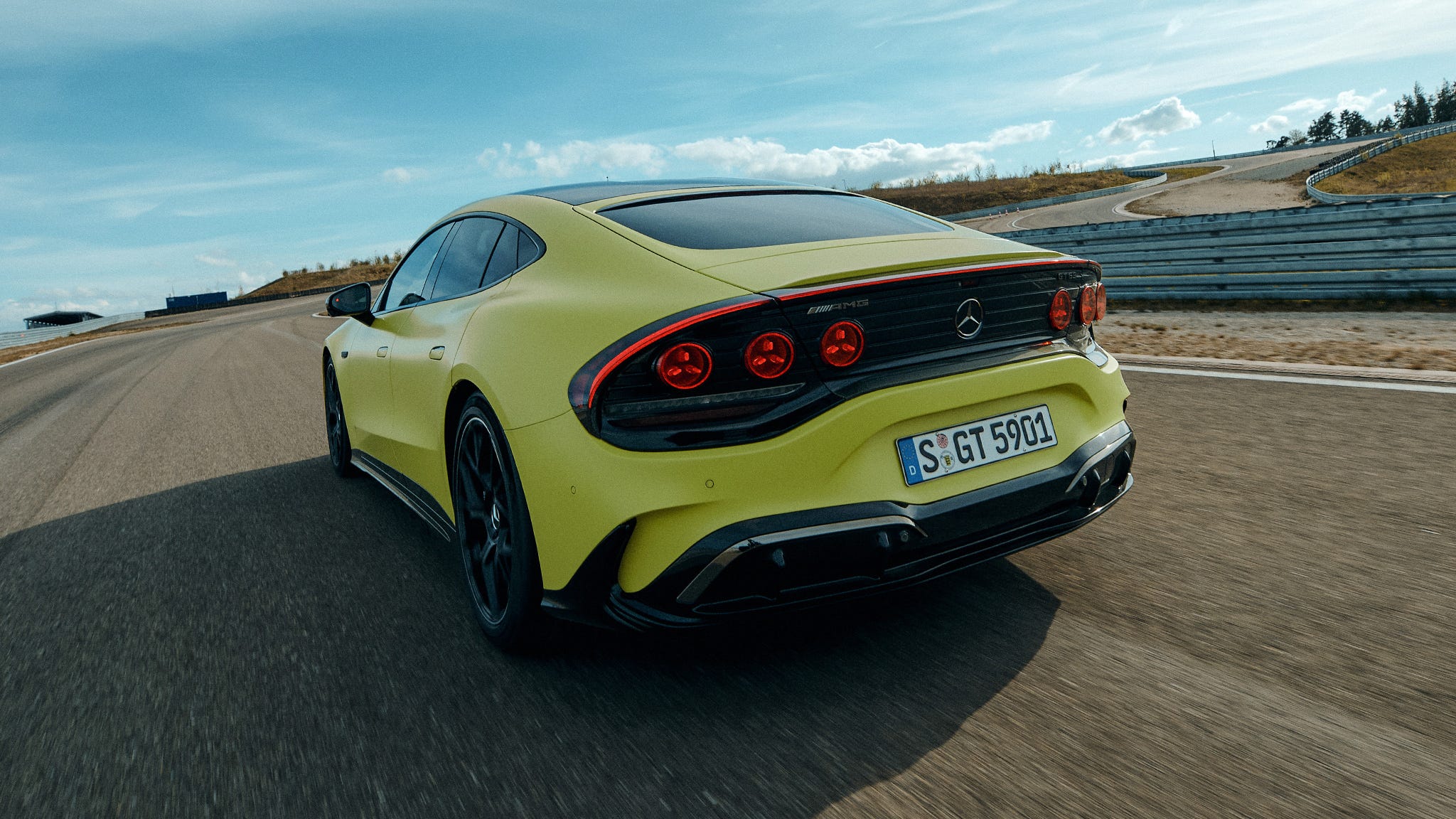 Das neue Mercedes-AMG GT 63 4-Türer Coupé, 2026. Mercedes-AMG GT 63 4-Türer Coupé | Energieverbrauch kombiniert 21,0-17,9 kWh/100 km | CO2 Emissionen kombiniert 0 g/km | CO2-Klasse: A // The all-new Mercedes-AMG GT 63 4-Door Coupé, 2026. Mercedes‑AMG GT 63 4-Door Coupé | combined energy consumption 21.0-17.9 kWh/100 km | combined CO2 emissions 0 g/km | CO2 class: A
