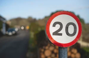 영국에서 20mph 제한 속도 논의 중