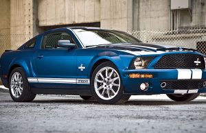 2008년형 포드 셸비 GT500 KR을 시승해봤다. 순수한 미국식 과잉의 소리가 난다.